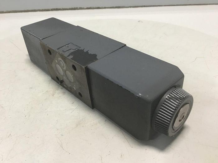 Used VICKERS Directional Valve DG4V-3-6C-M-U-HL7-60 Used