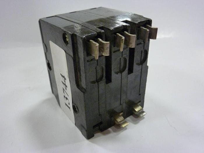 Used SQUARE D 20 Amp Circuit Breaker QO320 #42584