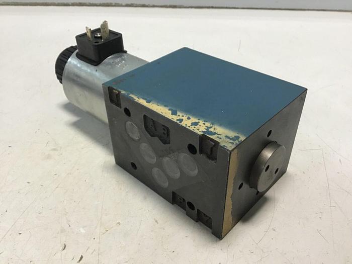 Used BOSCH Hydraulic Valve 0 810 001 825 Used