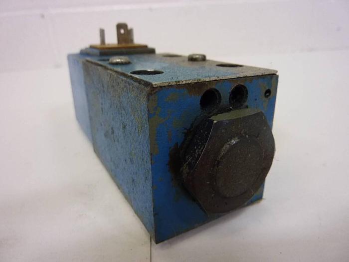 Used VICKERS Solenoid Valve DG4V32AMUHL760 Used