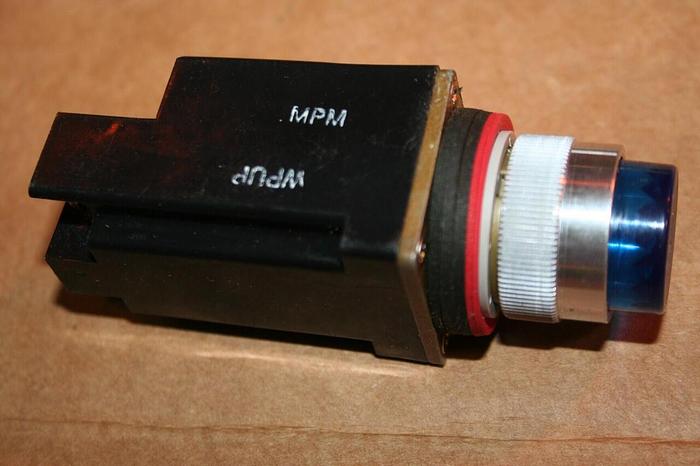 Used ALLEN BRADLEY Indicator Light 800MR-Q24S BLUE Used