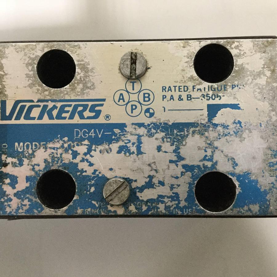 Used VICKERS Valve DG4V-3-2A-M-U-H7-60 Used