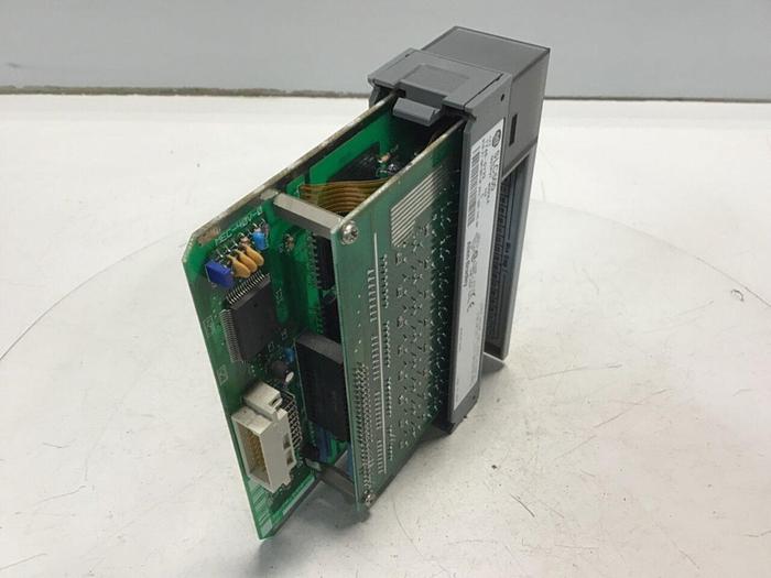 Used ALLEN BRADLEY Output Module 1746-OV32 SER C #122926