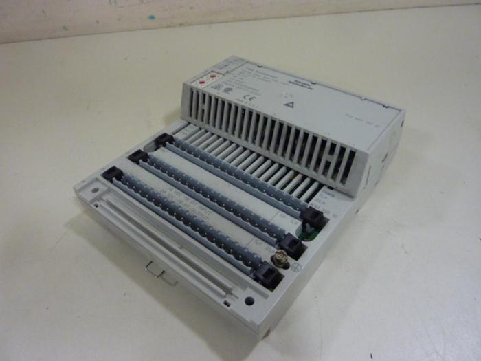 Used SCHNEIDER AUTOMATION INC I/O Module 170ADM35010 #59606