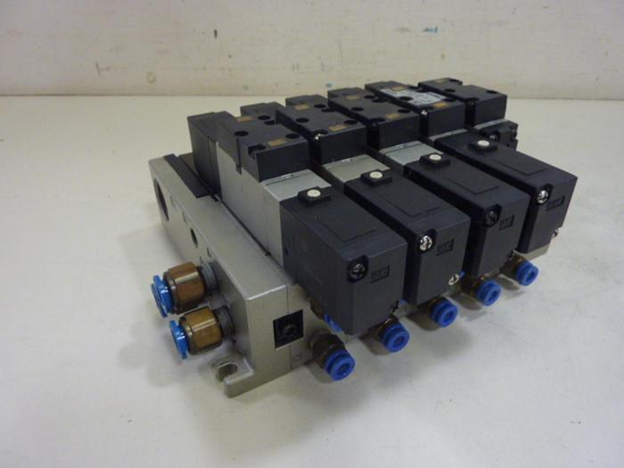 Used SMC Control Block w/ Valves VF2-4-F-D-3Z-TA #61222