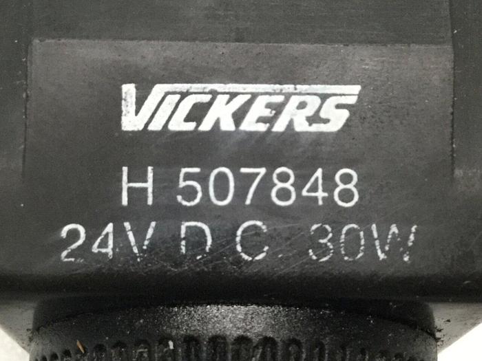 Used VICKERS Valve DG4V-3S-2C-M-U-H5-60 #110507
