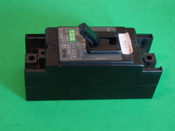 Used FUJI ELECTRIC 10 Amp Circuit Breaker D32B-10 #5555