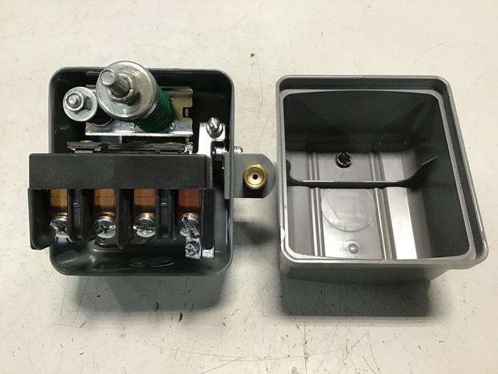 Used SQUARE D Pressure Switch 9013GHG6J62X #131063
