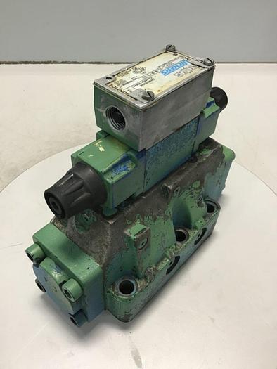 Used VICKERS Directional Control Valve DG4V-3-6C-M-W-B-40 USED
