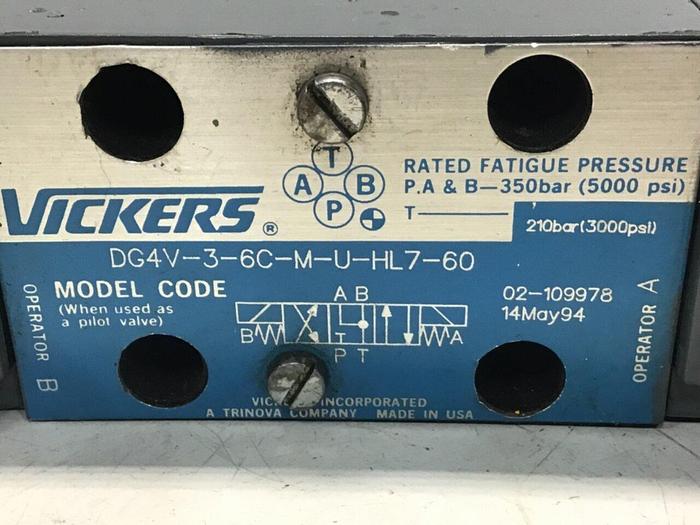 Used VICKERS Directional Valve DG4V-3-6C-M-U-HL7-60 Used