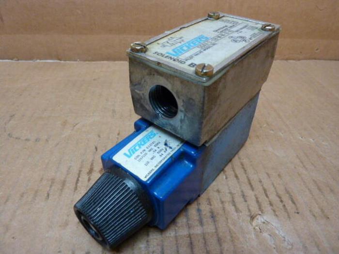 Used VICKERS Directional Valve DG4V-3-0B-M-W-B-40 #30330