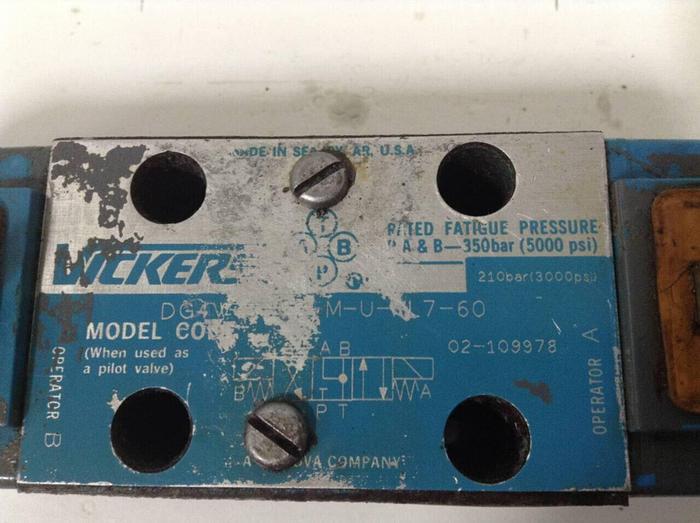 Used VICKERS Directional Valve DG4V-3-6C-M-U-HL7-60 Used