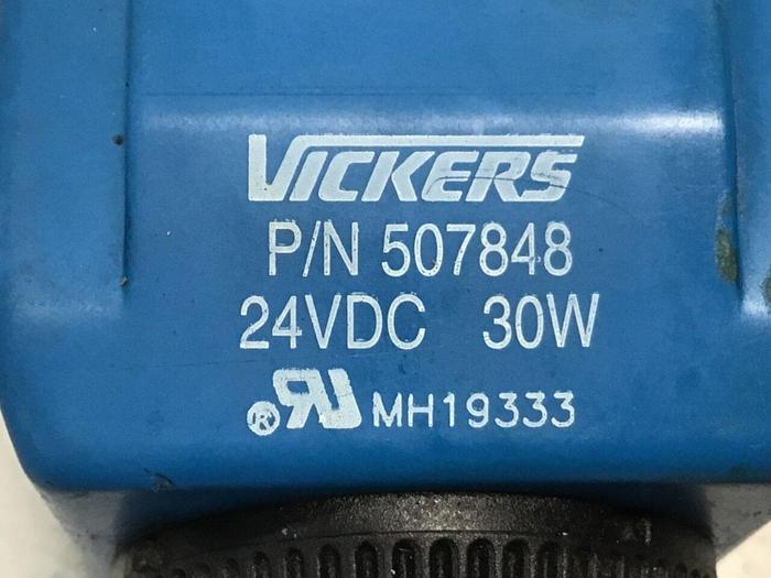 Used VICKERS Valve DG4V-3S-2C-M-U-H5-60 #135680