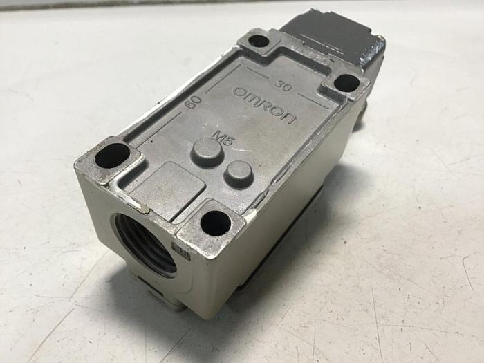 Used OMRON Limit Switch D4B-2115N-R #121516