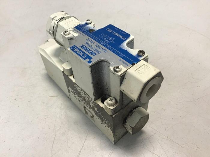 Used VICKERS Valve DG4V-3-2AL-M-P7-H-7-P10-50 #134410