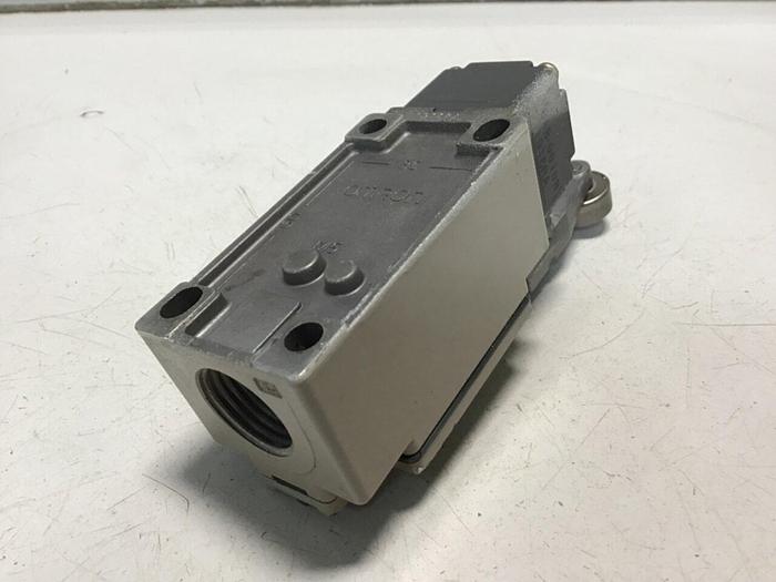 Used OMRON Limit Switch D4B-2115N-R #121500