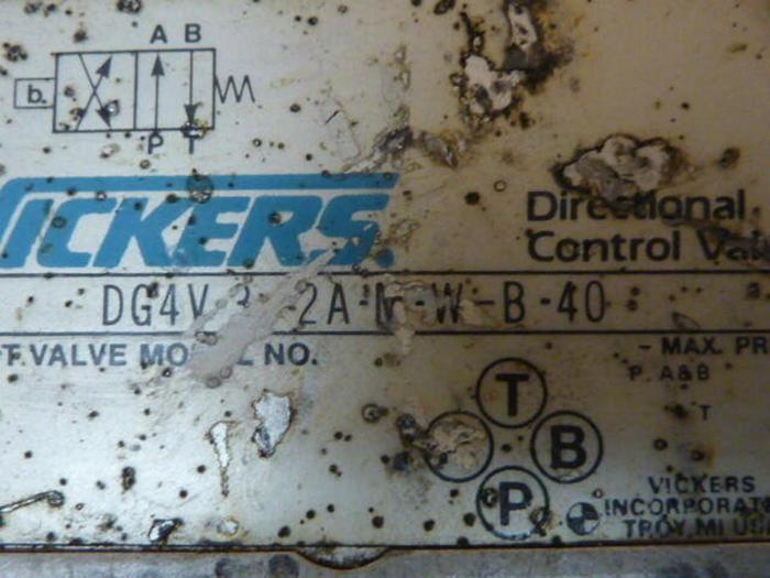 Used VICKERS Directional Control Valve DG4V-3-2A-M-W-B-40 #30331