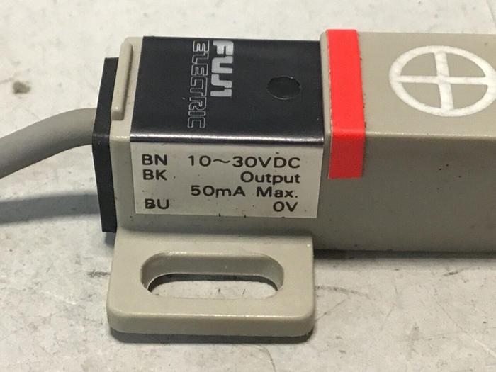 Used FUJI ELECTRIC Proximity Switch PE-B4D3 #128387