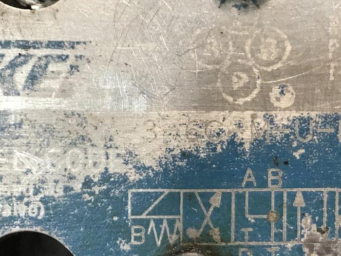 Used VICKERS Directional Valve DG4V-3-6C-M-U-HL7-60 Used