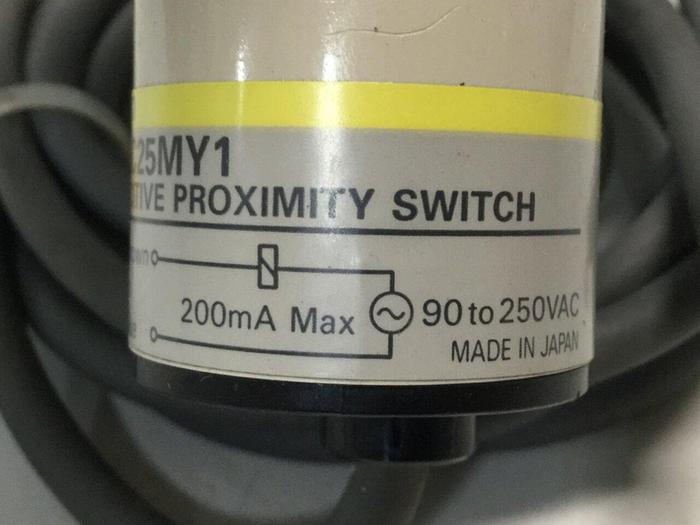 Used OMRON Capacitive Proximity Switch E2K-C25MY1 #108855
