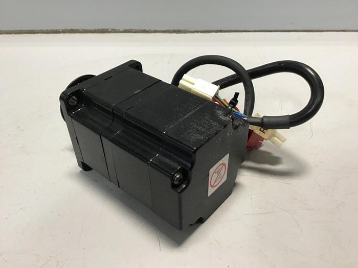 Used YASKAWA Servo Motor SGMPH-01A1A-YR21 Used