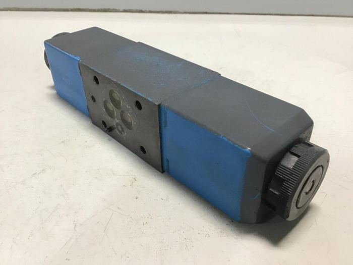 Used VICKERS Directional Valve DG4V-3-6C-M-U-HL7-60 Used