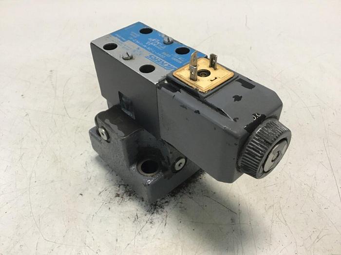 Used VICKERS Valve DG4V-3-2A-M-U-HL7-60 Used