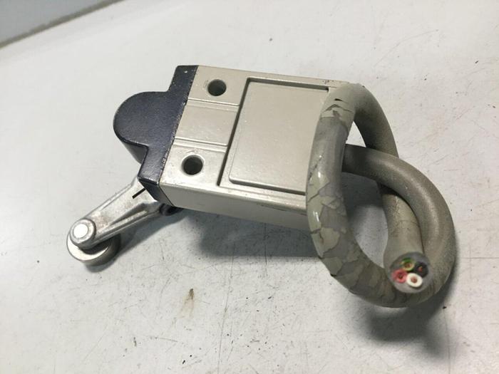 Used OMRON Limit Switch D4C-9033 #103348