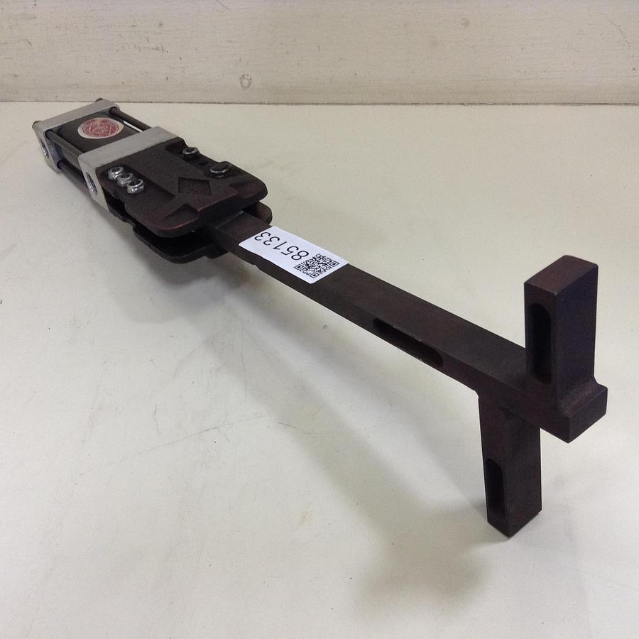 Used DESTACO Tongue Mount Clamp w/ Magnetic Ring 841-MR Used