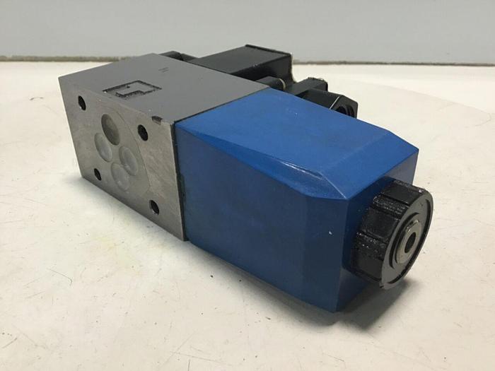 Used VICKERS Directional Control Valve DG4V-3-2A-M-P7-H-7-T41-50 #132137