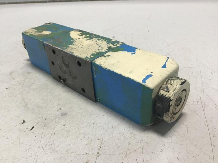Used VICKERS Directional Valve DG4V-3-6C-M-U-HL7-60 Used