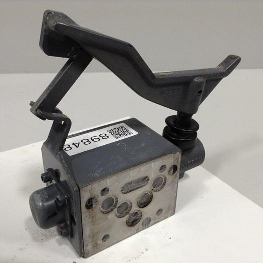 Used PARKER Directional Control Valve D3ML4B10X4384 #89848