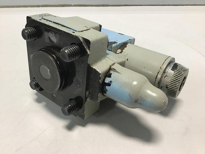 Used VICKERS Directional Valve DG4V-3S-2AL-M-U-HL7-60-EN490 #114959