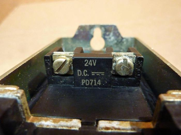 Used ALLEN BRADLEY DC Relay 700DC-P400Z24 SER A #39177