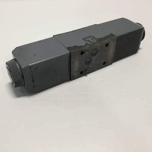 Used VICKERS Directional Valve DG4V-3-6C-M-U-HL7-60 Used