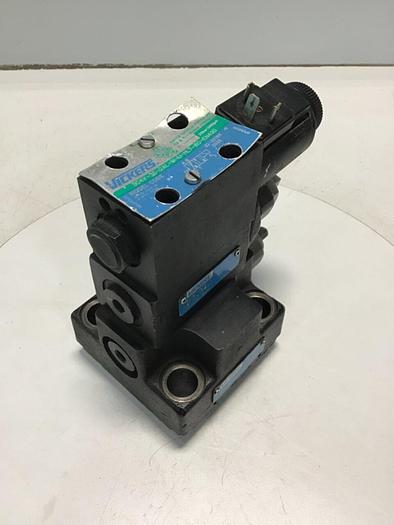 Used VICKERS Directional Valve DG4V-3S-2AL-M-U-HL7-60-EN490 Used