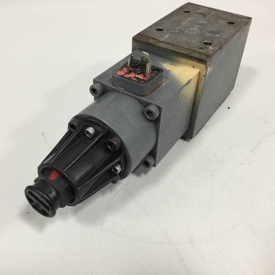 Used MANNESMANN REXROTH Proportional Flow Control Valve 4WRE10EA641224Z4M468 Used