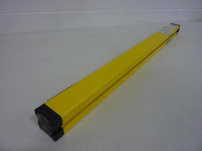 Used SICK OPTIC ELECTRONIC Light Curtain Sender MGSS75-12 #49841