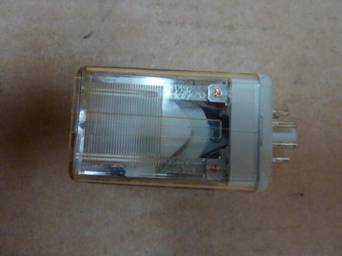Used ALLEN BRADLEY Relay 700-HA32Z24 SER A #27343