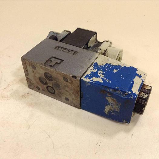 Used VICKERS Directional Control Valve DG4V32AMP2T7P1050 #80560