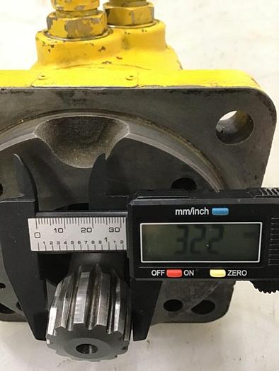 Used CHAR LYNN Hydraulic Screw Motor 111 1037 004 Used