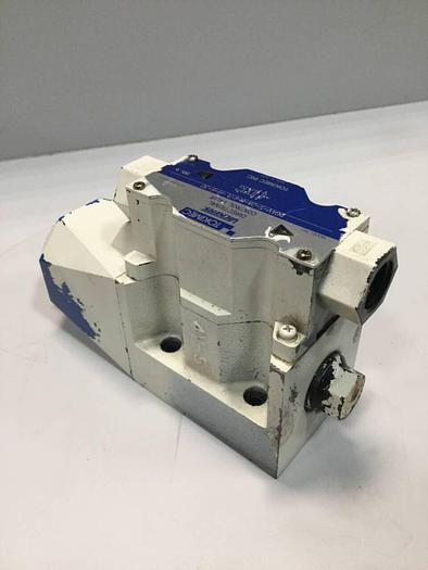 Used VICKERS Valve DG4V-5-2A-M-P7L-H-6-30 Used