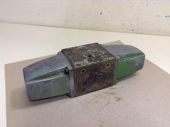 Used VICKERS Directional Valve DG5S40633C51S207HF #67874