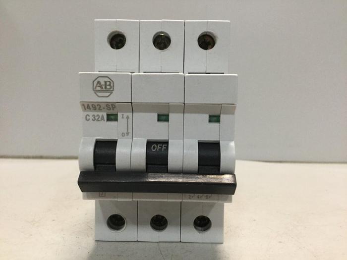 Used ALLEN BRADLEY 32 Amp Circuit Breaker 1492-SP3C320 SER B #104161