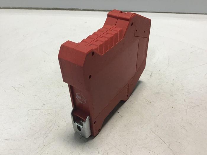 Used ALLEN BRADLEY Guardmaster Safety Relay 440R-N23126 SER C #129385