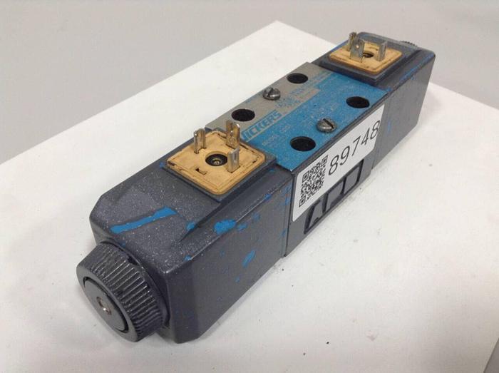 Used VICKERS Directional Valve DG4V-3-6C-M-U-HL7-60 Used