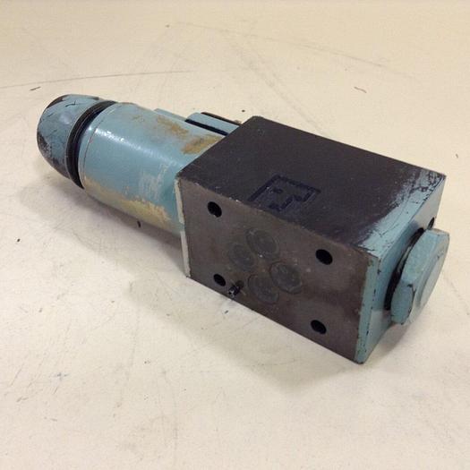 Used VICKERS Directional Valve DG4V-3S-2AL-M-U-HL7-60-EN490 #80180