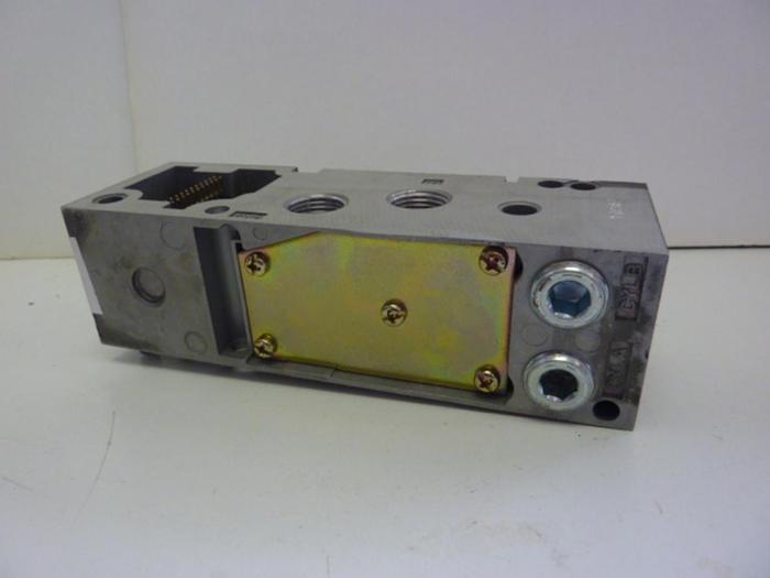 MAC VALVES INC Valve / Manifold 82A-0A-CP2 USED