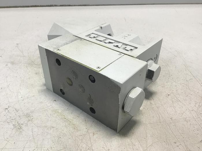 Used VICKERS DG4VS-5-0BI-M-U7L-H-7-40-JA2 Directional Control Valve Used #143685