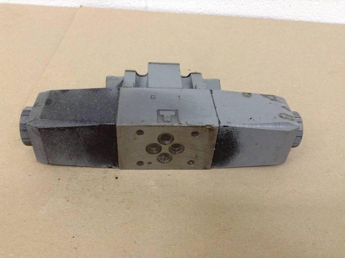 Used VICKERS Directional Control Valve DG4VC36CMPS2H750JA100 #71239